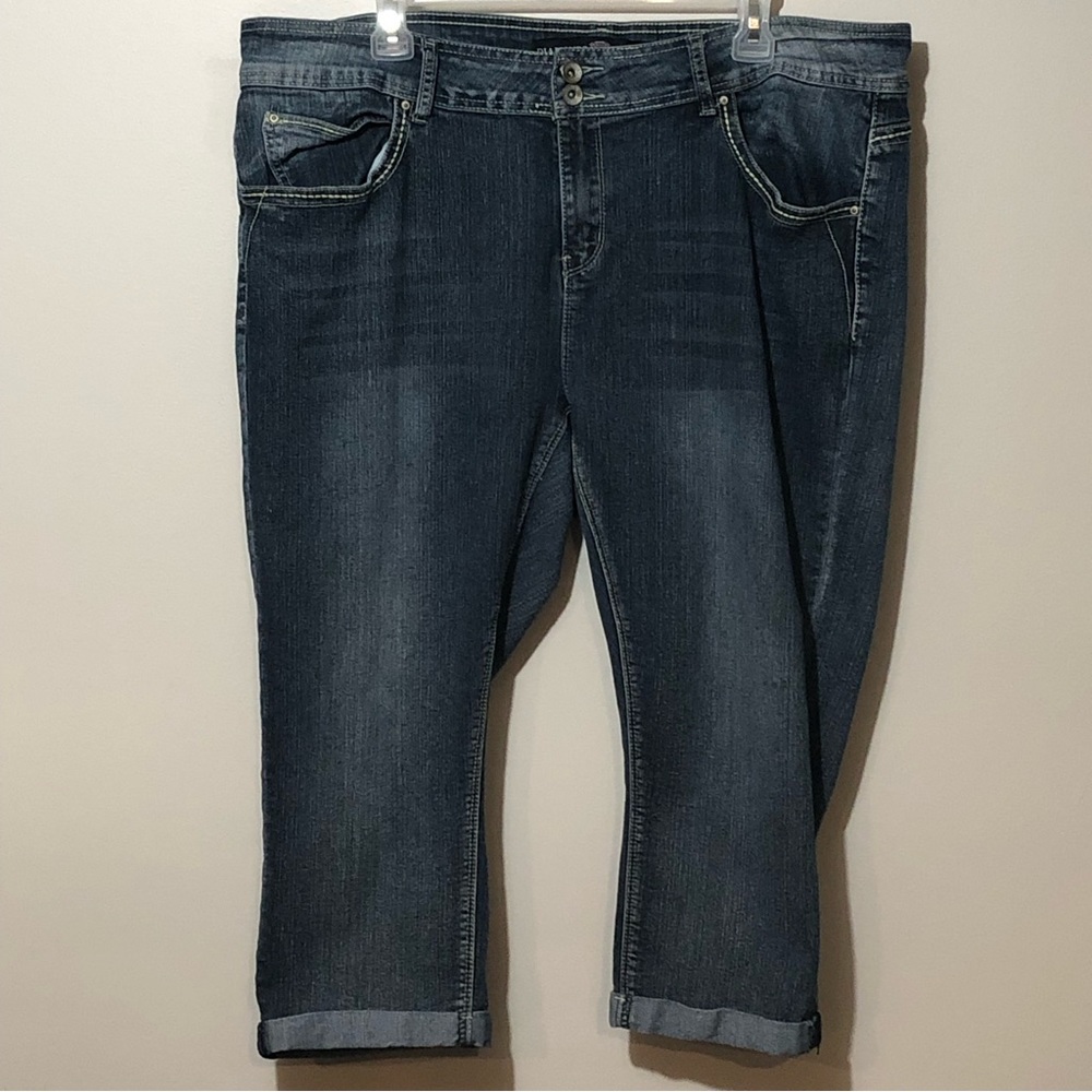 Diamonds and Threads Capri Jeans Women’s Size 22